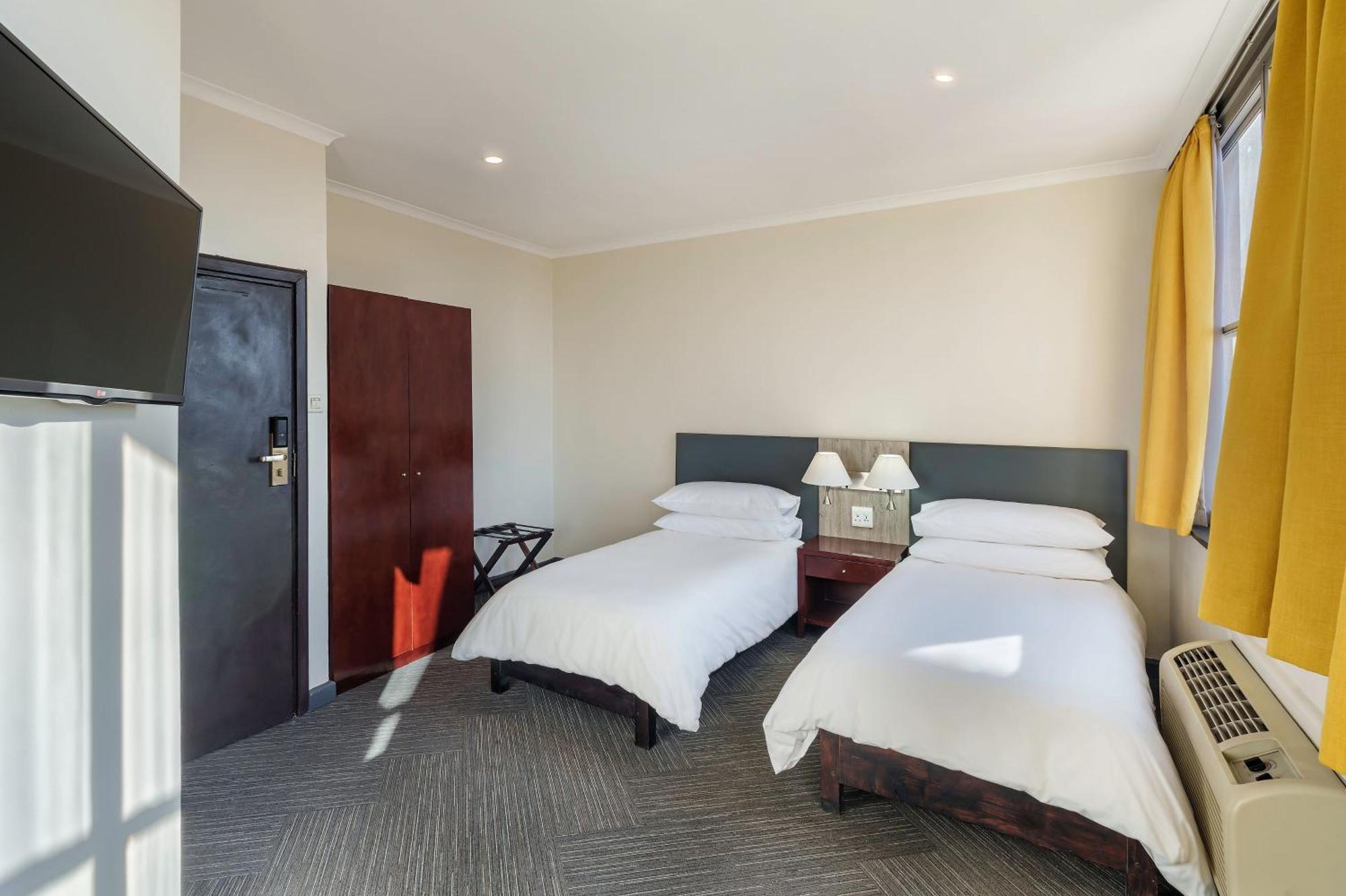 Protea Hotel By Marriott Lusaka Cairo Road Buitenkant foto